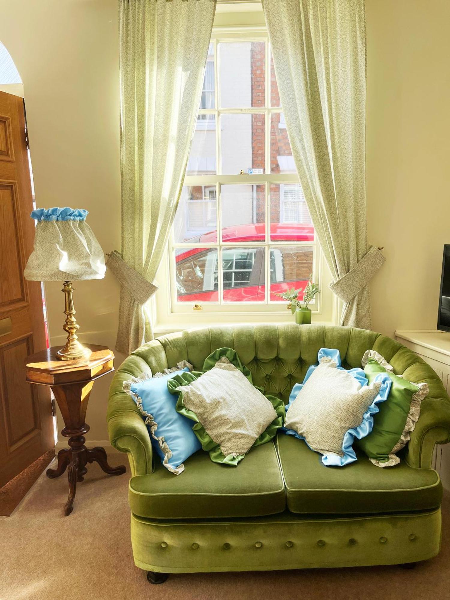 Traditional 2 Bedroom Cottage สแตรทฟอร์ด อะพอน เอวอน ภายนอก รูปภาพ